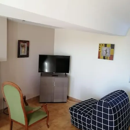 Charmante Petite Maison De *