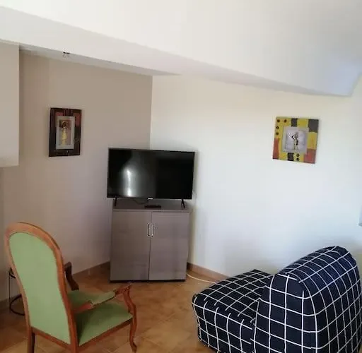 Charmante Petite Maison De *